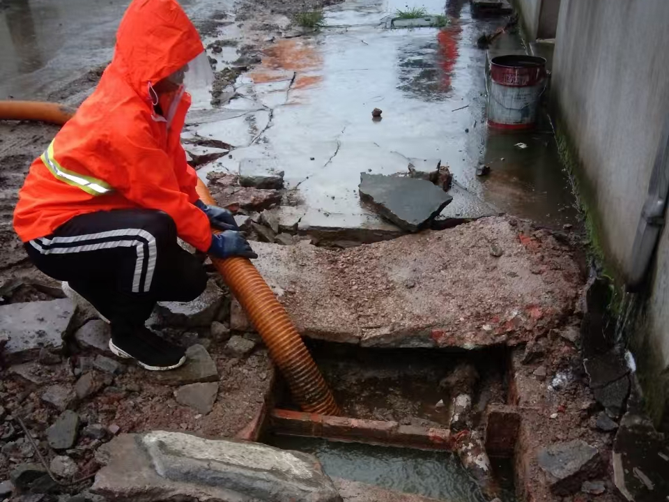 宝山专业清理污水池 炜誉市政以规范流程守护城市 “肠道”