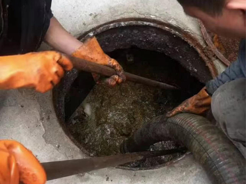 宝山清理化粪池时如何避免沼气的危害?